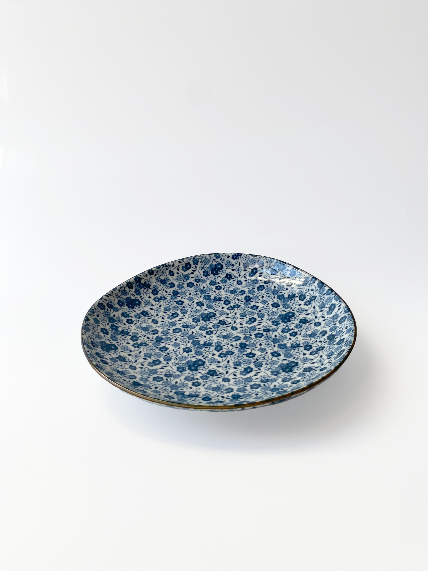Blue Daisy uneven side plate 19cm