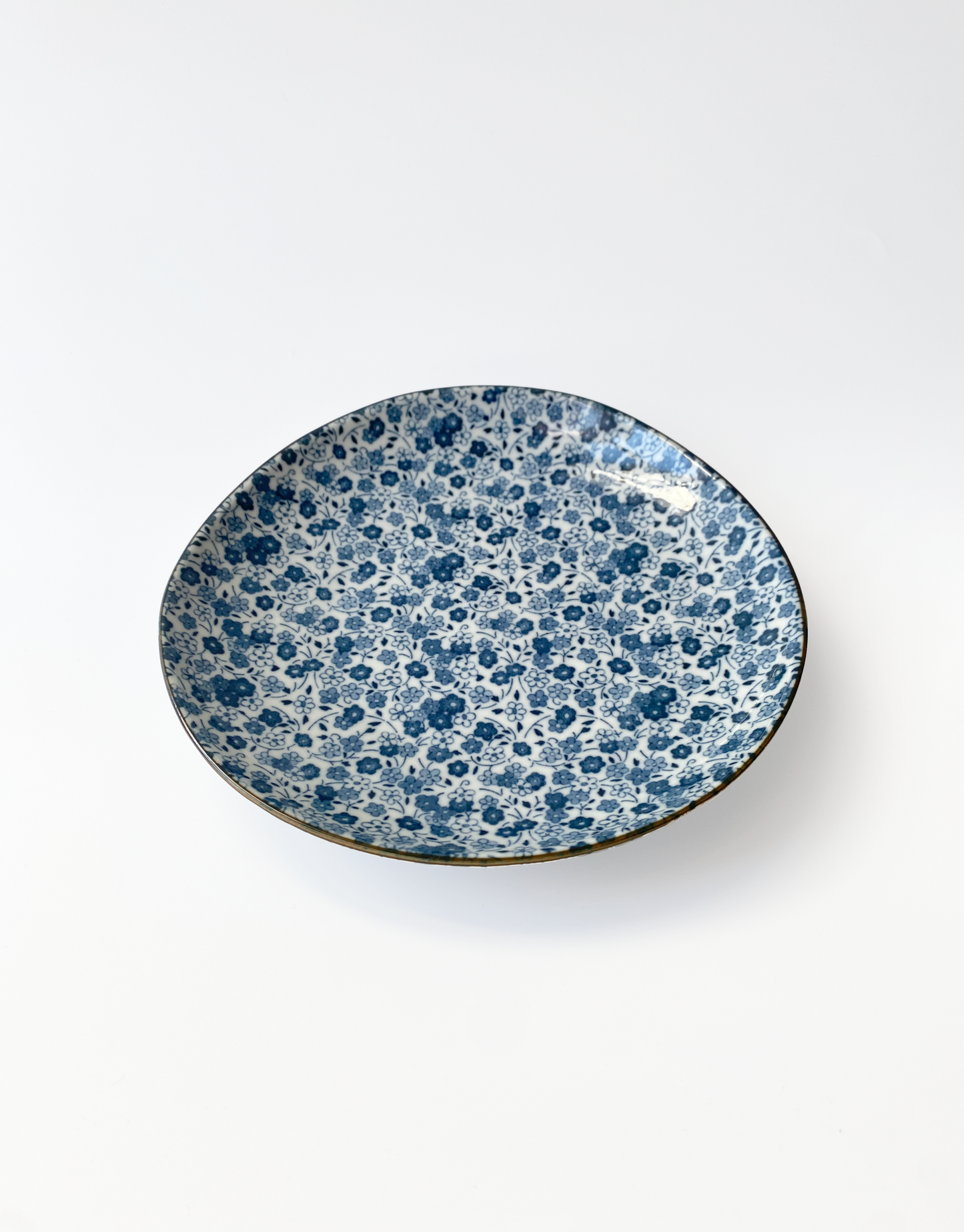 Blue Daisy uneven side plate 19cm