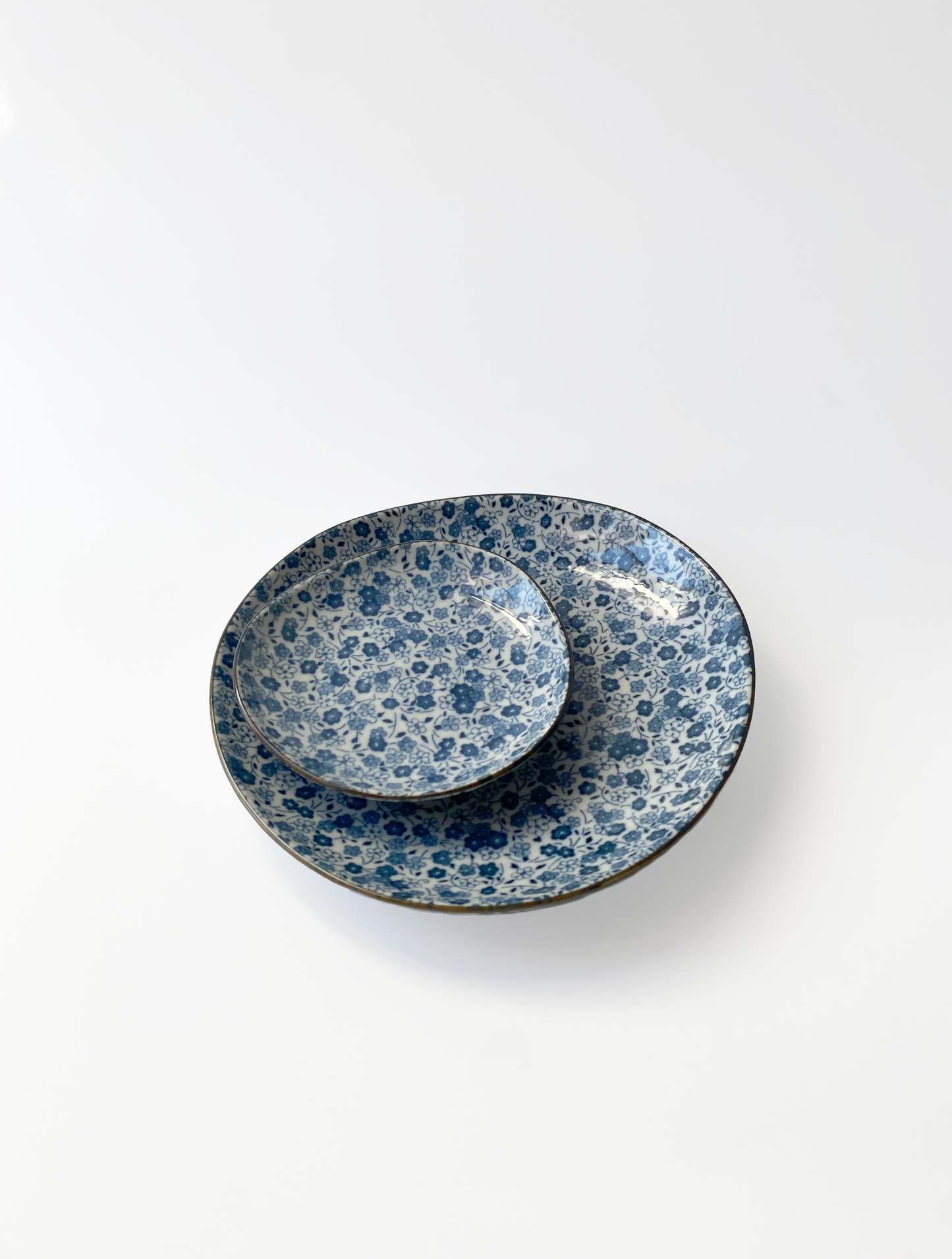 Blue Daisy uneven small plate 12cm