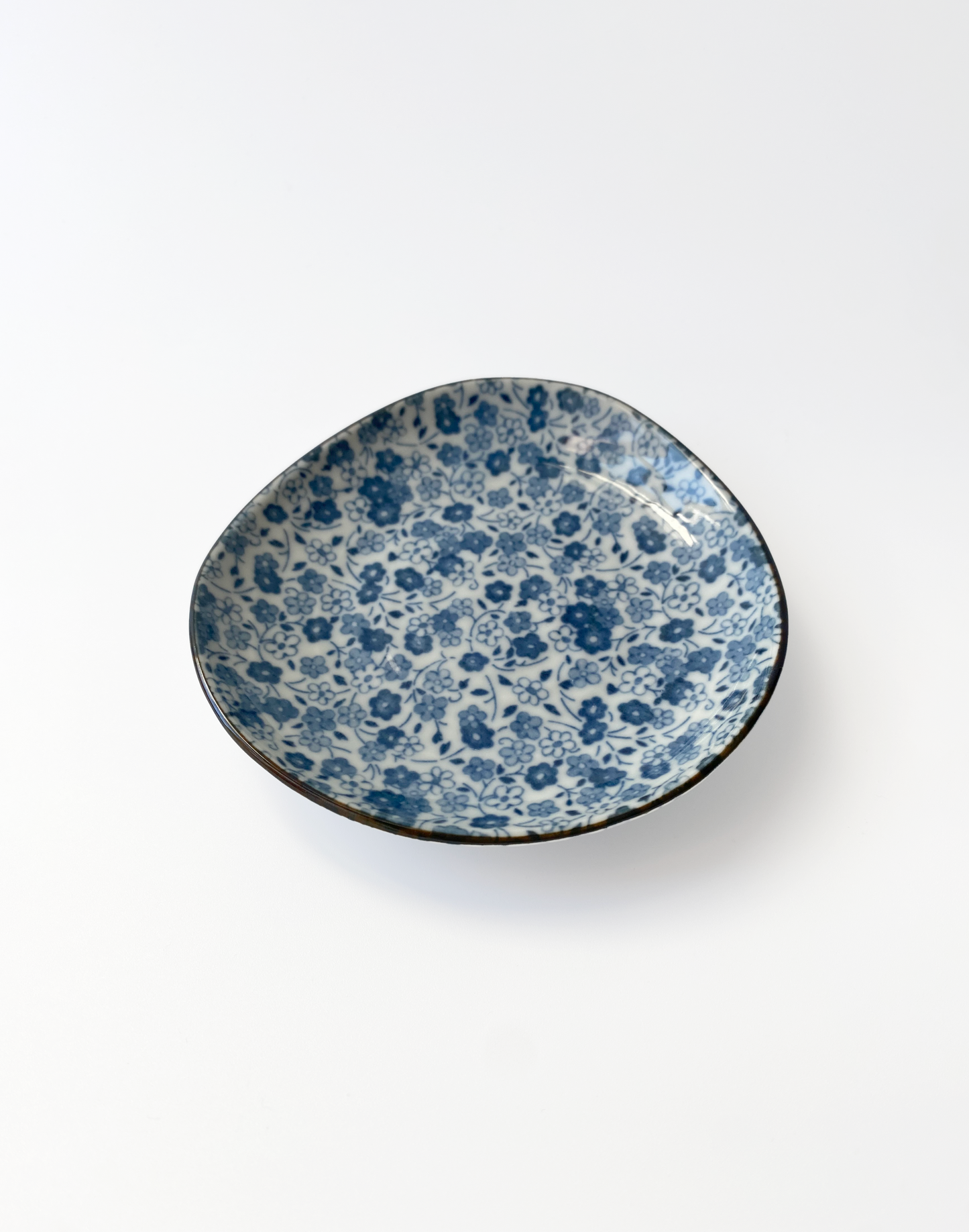 Blue Daisy uneven small plate 12cm